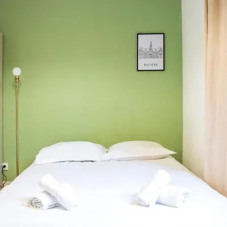 Le Melusine , A 50M De La Gare De Poitiers Apartment Exterior photo